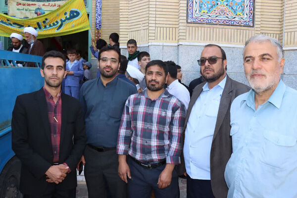 راهپیمایی دانش‌آموزان جعفرآباد قم در اعلام حمایت از عملیات وعده صادق