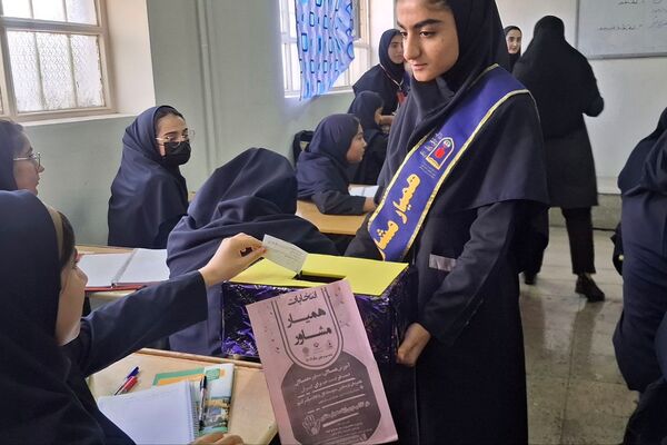 انتخابات همیار مشاور در مدرسه حضرت فاطمه(س)