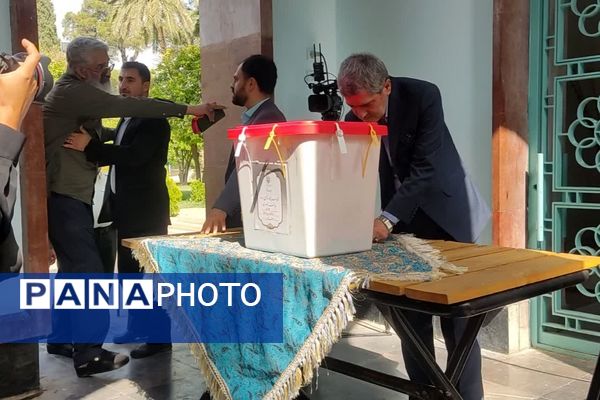 مردم شیراز پای کار ایران و وطنشان