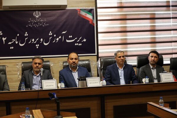 دیدار معاون پرورشی و فرهنگی وزارت آموزش و پرورش با نمایندگان دختر تشکل‌های دانش‌آموزی شیراز