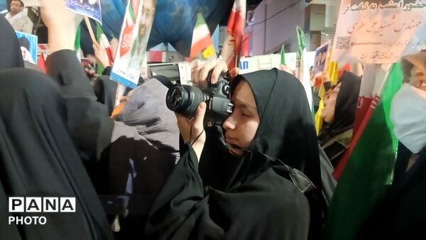 در سپیدای تاریکی ، مردم فریاد روشنی زدند