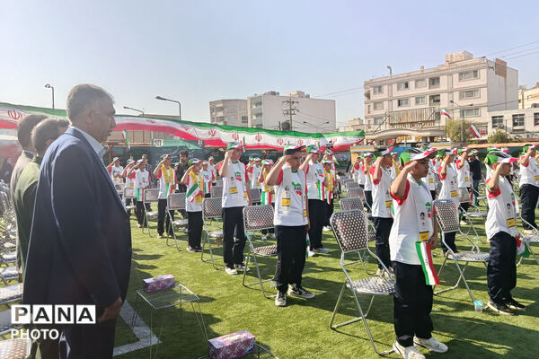 طنین زنگ مهر در دبیرستان رازی شیراز - 1