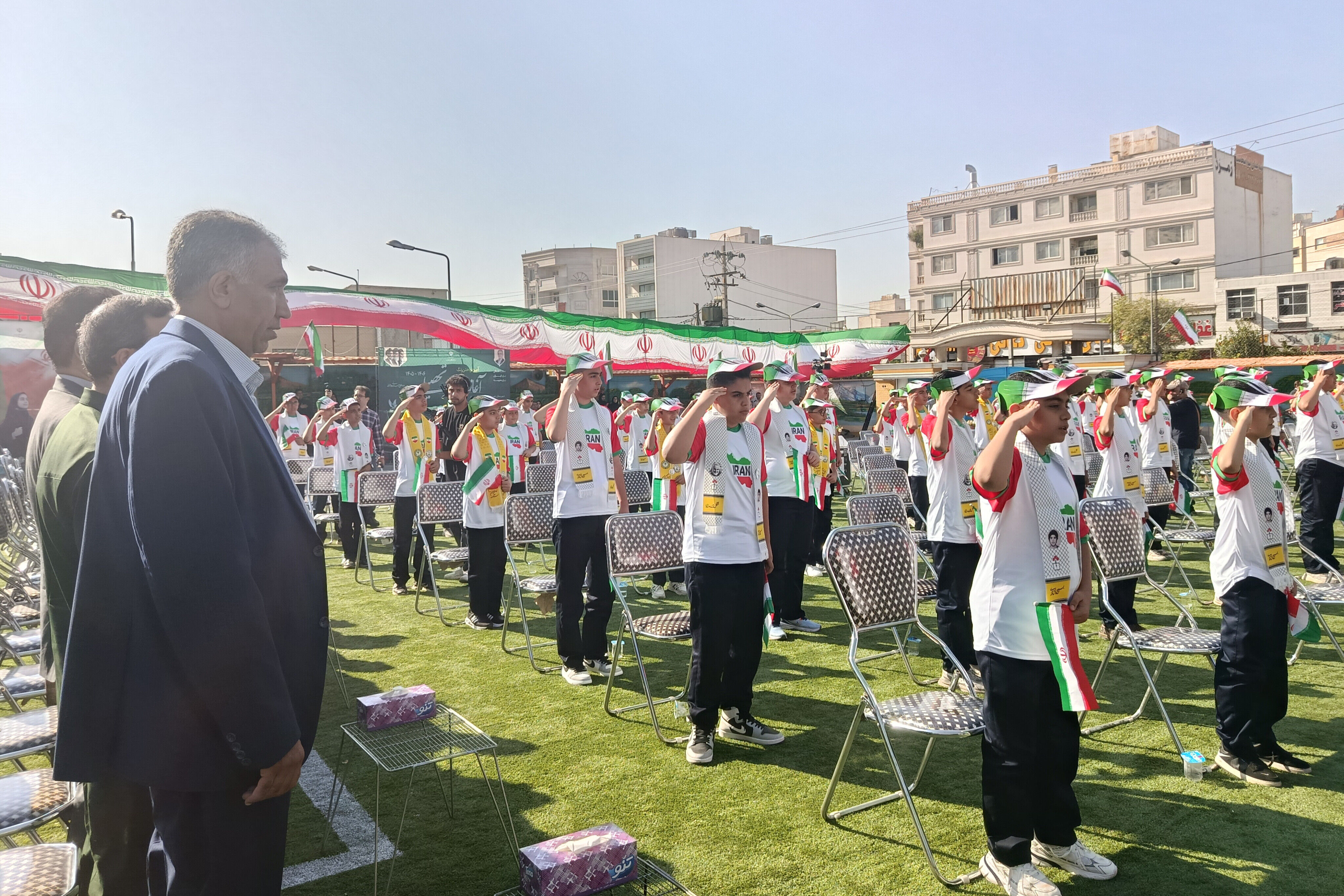 طنین زنگ مهر در دبیرستان رازی شیراز - 1