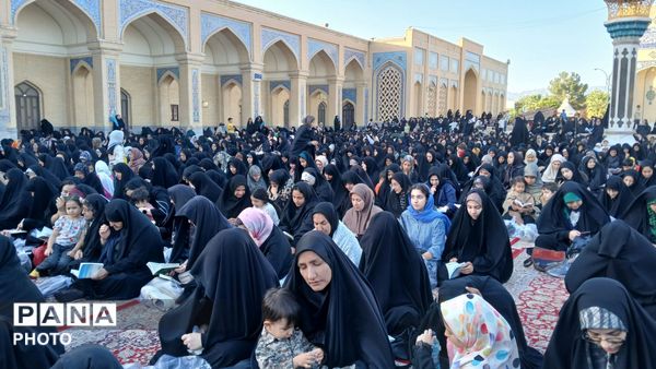 قرائت دعای عرفه در زیارتگاه شهید آیت الله مدرس