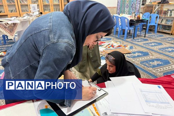 مسابقات فرهنگی و هنری  در دبیرستان شهید تاجیک بهارستان دو