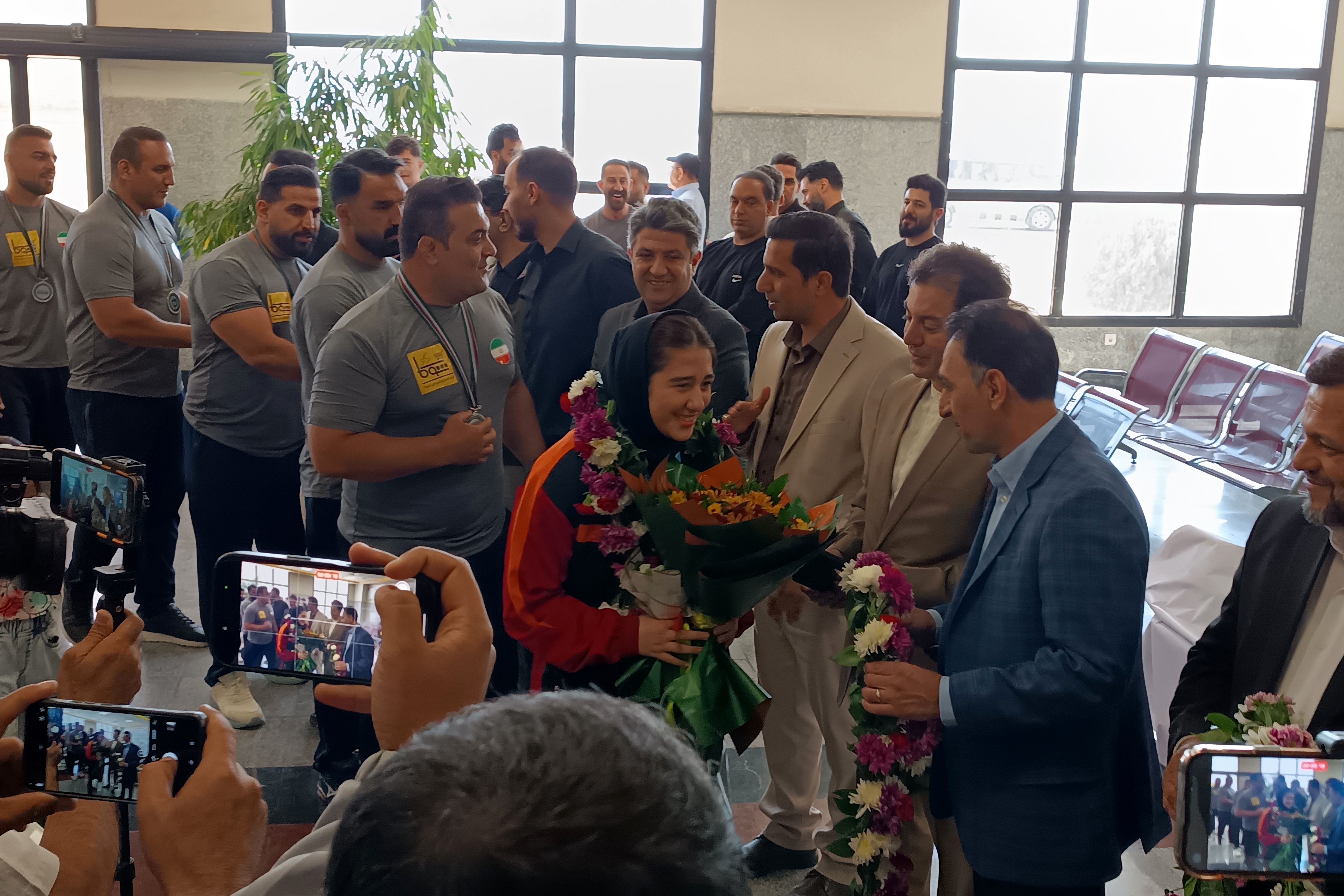 مراسم استقبال از دانش‌آموز مدال آور