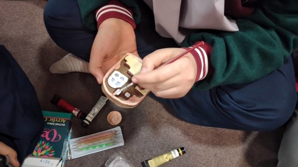 شکوفایی خلاقیت در جشنواره دست‌سازه‌های دبیرستان شهیده محبوبه دانش