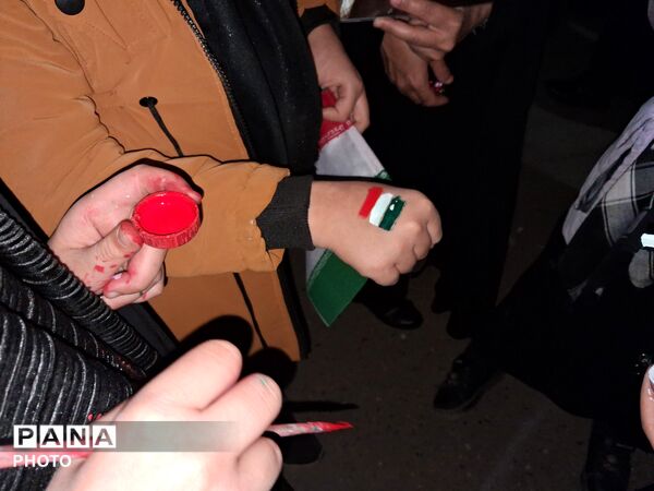 وحدت  رمز پیروزی مقابل دشمن 