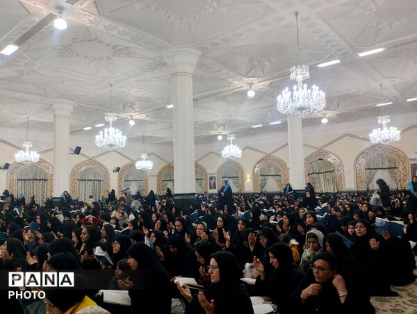 مردم کاشمر در زیارتگاه شهید مدرس قرآن بر سر گرفتند