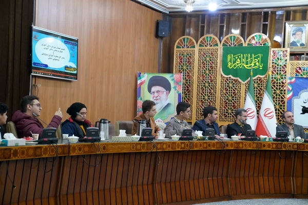 نشست مدیرکل آموزش و‌ پرورش استان اصفهان با نمایندگان شورای دانش‌آموزی و مجلس دانش‌آموزی استان 