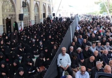 پیاده‌روی جاماندگان اربعین حسینی در نجف‌آباد از میدان امام خمینی(ره) تا جنت‌الشهدا