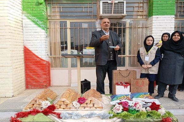 جشنی باشکوه به‌مناسبت ولادت حضرت علی (ع) و روز پدر در دبیرستان شهید مجید دهنوی 