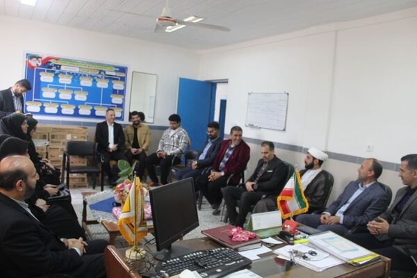 بزرگداشت مقام معلمان در مدارس گلوگاه 