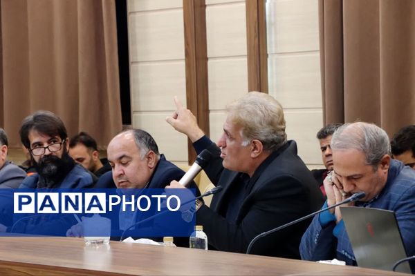 نشست خبری مدیرکل راه و شهرسازی و مدیران دستگاه‌های متولی حمل و نقل یزد