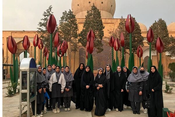 بزرگداشت «مادران چشم به راه»باحضور دانش‌آموزان دبیرستان دخترانه معرفت کهریزک