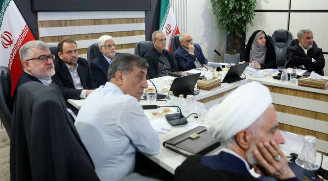 برای احقاق حقوق ملت ایران از موضع عزت و اقتدار سخن می‌گوییم/ قطعا‌ مقاومت خواهیم کرد