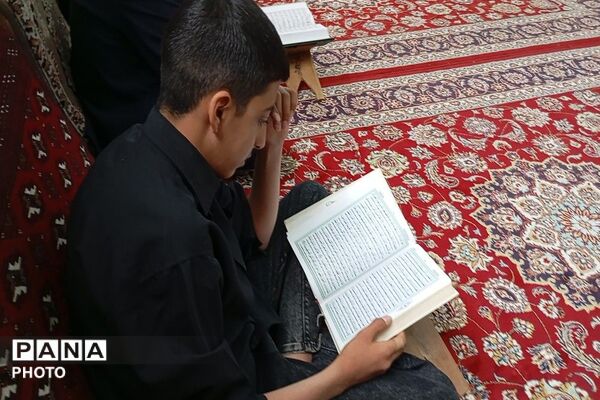 قرائت سوره فتح و اقامه نماز جماعت ظهر و عصر در مسجد جامع شهر بار