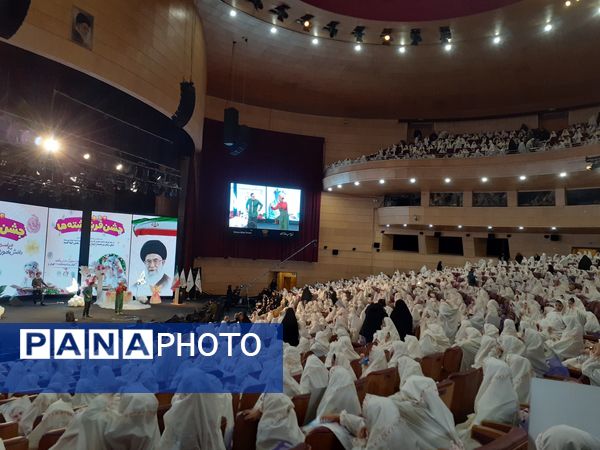 جشن تکلیف با شکوه ۲۰۰۰ نفره دانش‌آموزان کلاس سومی منطقه ۱۷