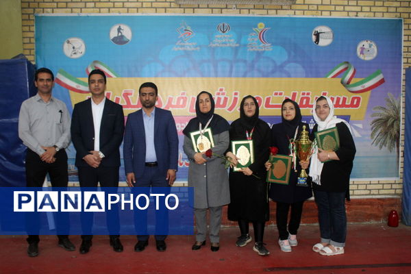 مسابقات تنیس روی میز فرهنگیان یادواره شهدای تربیت‌بدنی در سالن آزادگان استان بوشهر 