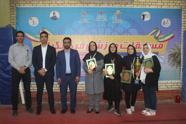 مسابقات تنیس روی میز فرهنگیان یادواره شهدای تربیت‌بدنی در سالن آزادگان استان بوشهر 