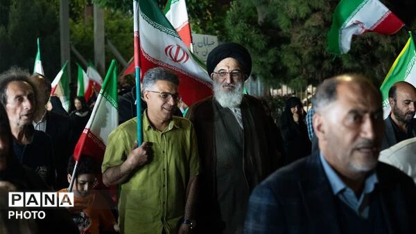 نودودمین شب ایستادگی  مردم کرج