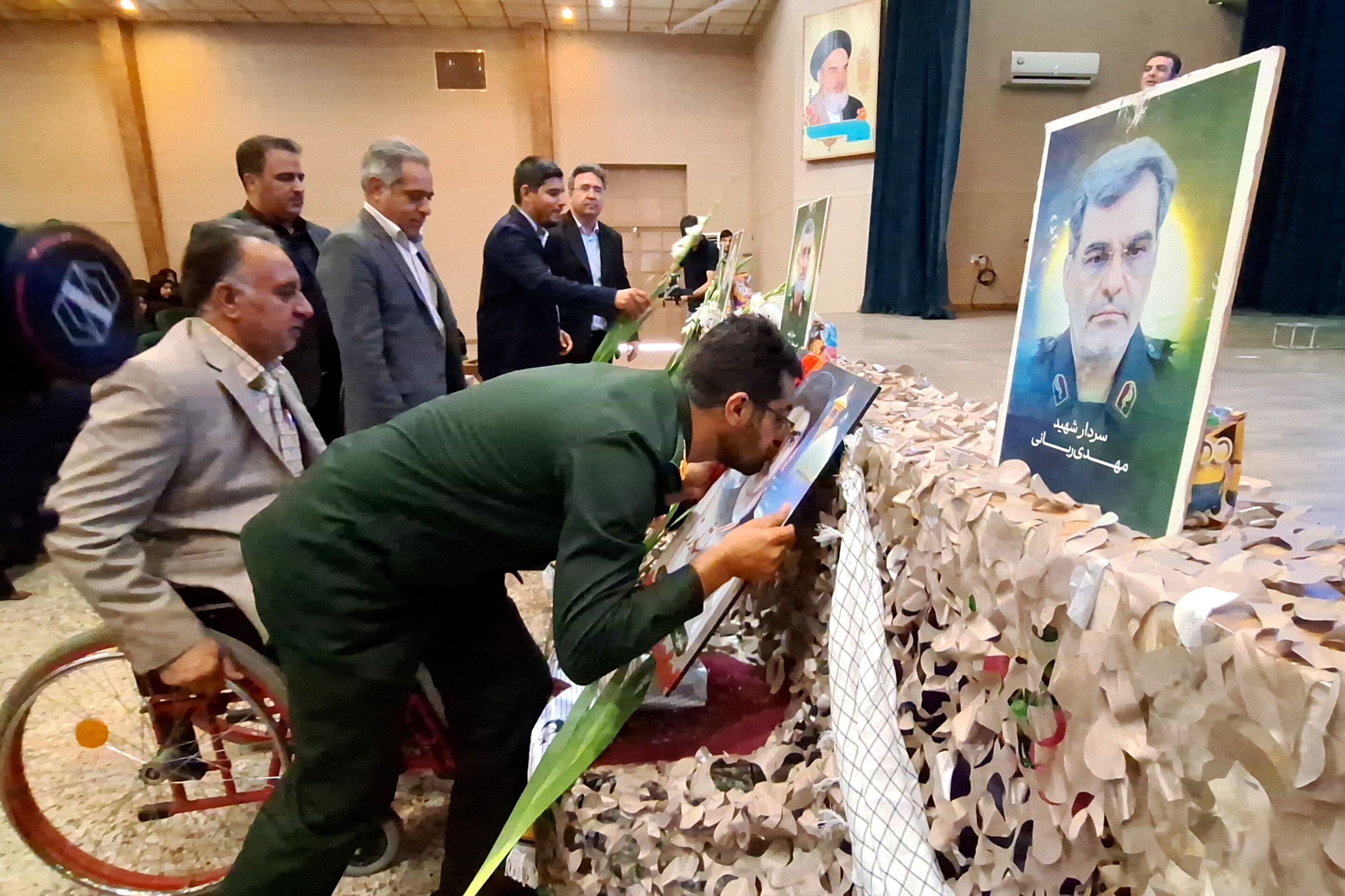 آیین بزرگداشت مقام شهدا و تجلیل از خانواده شهدا و ایثارگران 