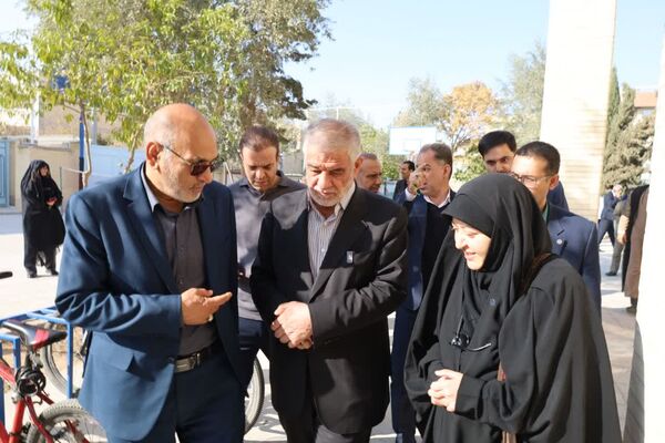 افتتاح زمین چمن دبیرستان دوره اول استعدادهای درخشان شهیدان مزیدی 
