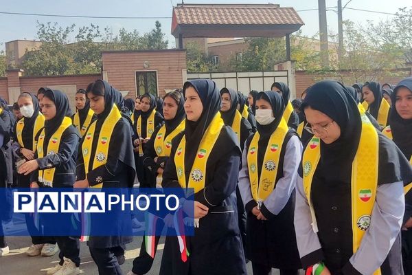  آیین وطن‌یار در مدرسه فرزانگان1 اسلامشهر باحضور خانواده شهید شاکری 