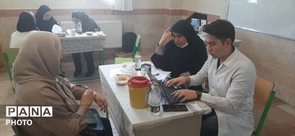 خدمات گسترده درمانی گروه‌های جهادی دانشجویی در منطقه  شهرک ابریشم چهار باغ ساوجبلاغ
