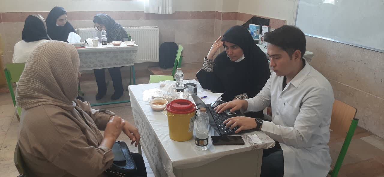 خدمات گسترده درمانی گروه‌های جهادی دانشجویی در منطقه  شهرک ابریشم چهار باغ ساوجبلاغ