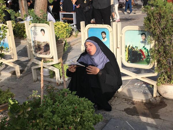 برپایی مراسم دعای عرفه در گلستان شهدای اصفهان