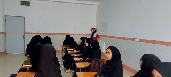 گرامیداشت هفته پدافند غیر عامل در دبیرستان نمونه دولتی برکت خاتم
