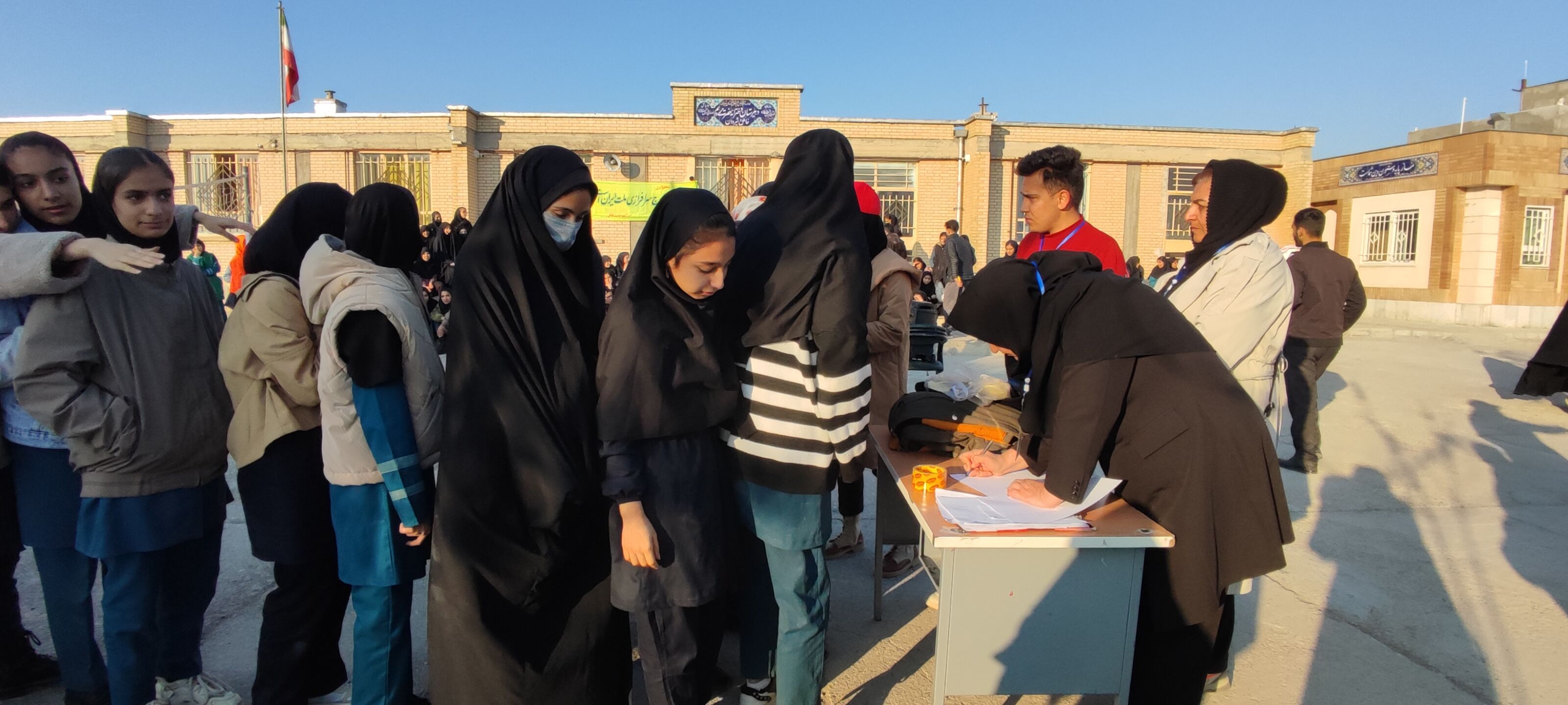برگزاری مسابقات دارت در مدرسه زنده یاد داورپناه خانلق