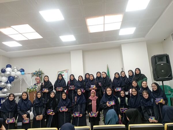  جشن جوانه ها در دبیرستان رحمت ناحیه ۲ اصفهان 