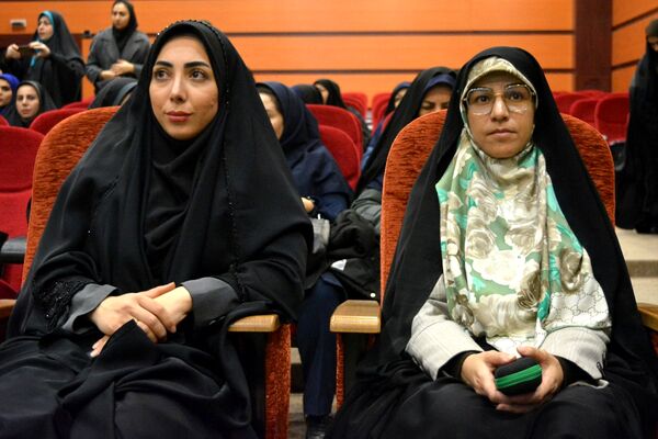 آیین تجلیل از برگزیدگان حوزه مشاوره و پیشگیری از آسیب‌های اجتماعی بهارستان‌دو