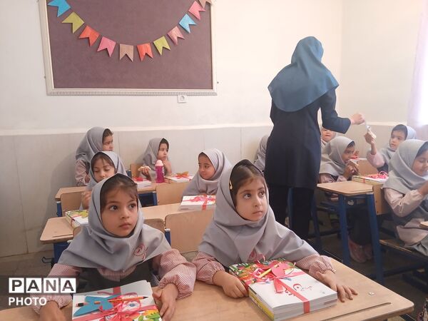 جشن شکوفه‌ها؛ آغاز یک فصل تازه برای کلاس‌اولی‌های ابن‌سینا