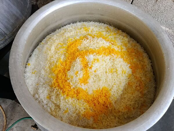 پخت و توزیع نذری در روز تاسوعای حسینی روستای حسن آباد داراب استان فارس