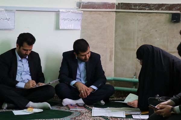 میز خدمت ویژه فرهنگیان در شهرستان پاکدشت به‌مناسبت گرامیداشت هفته معلم 