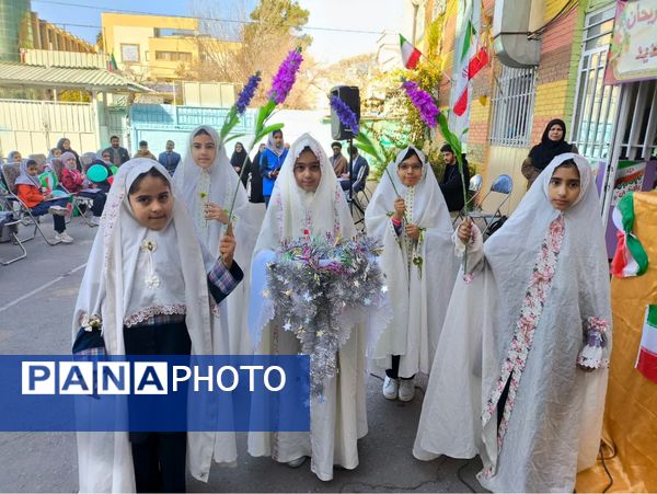 طنین زنگ انقلاب در دبستان ابوریحان شیراز