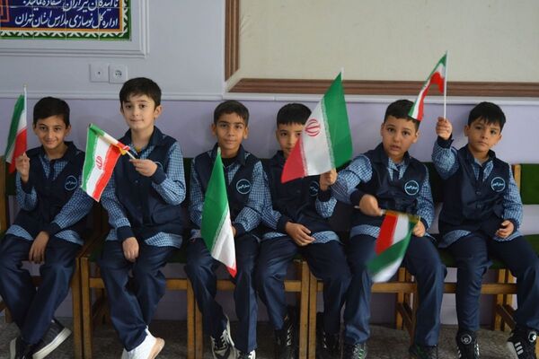 برگزاری جشن شکوفه‌های کلاس اولی دربهارستان‌دو