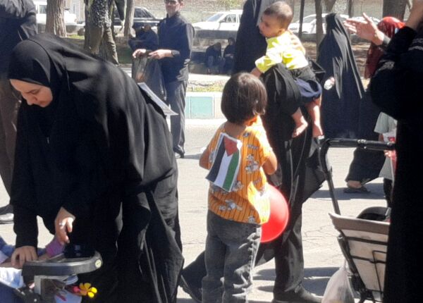 جاماندگان اربعین حسینی در  راهپیمایی حرم تا حرم نیشابور 