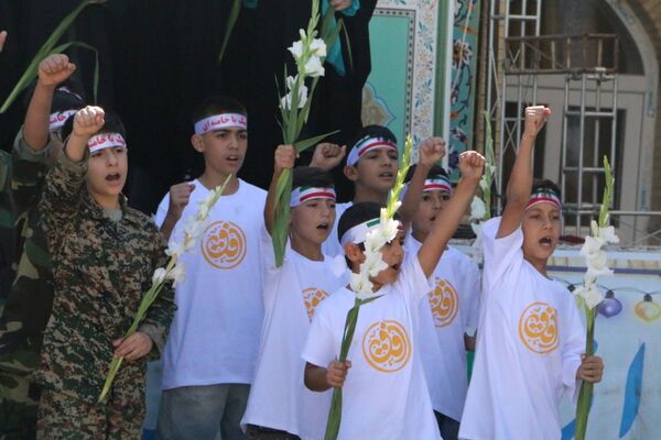 آیین غبارروبی و گلباران مزار شهدا در آستان امامزاده بی‌بی سکینه خاتون (س)