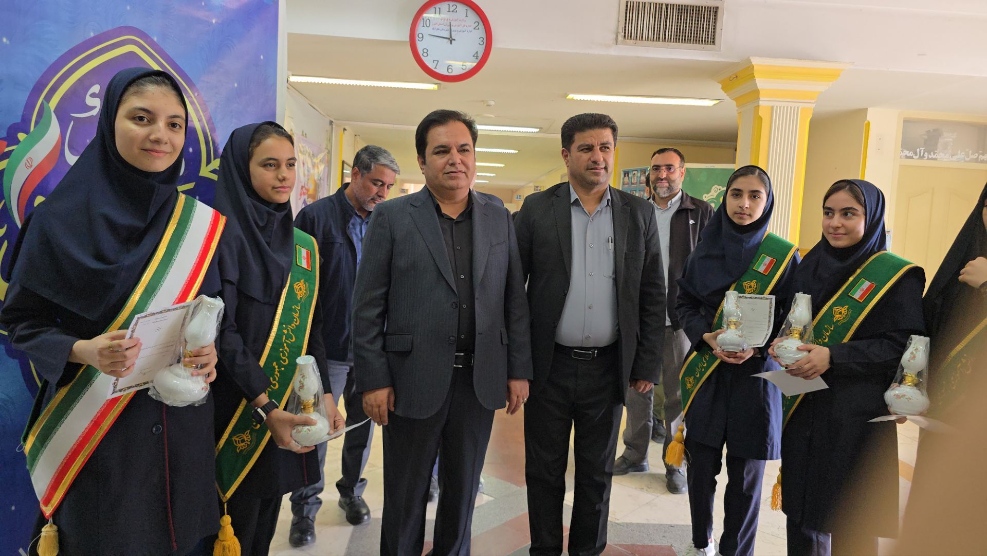 تجلیل از معلمان اداره آموزش و پرورش با حضور خادمان اجرایی و انتظامی شهرستان نظرآباد