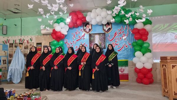 طنین زنگ انقلاب در دبیرستان دخترانه عترت گناوه