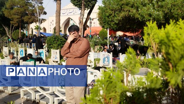 برپایی مراسم دعای عرفه در گلستان شهدای اصفهان