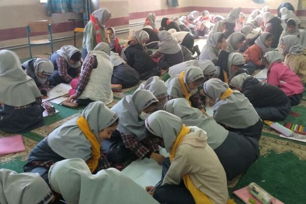 برگزاری نقاشی همگانی در مدارس ناحیه 4 شیراز به‌مناسبت دهه فجر 