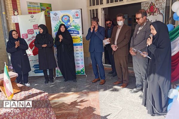 آیین گرامیداشت هفته بهداشت روان و تقدیر از همیاران مشاور در دبیرستان دخترانه رضوان برگزار شد