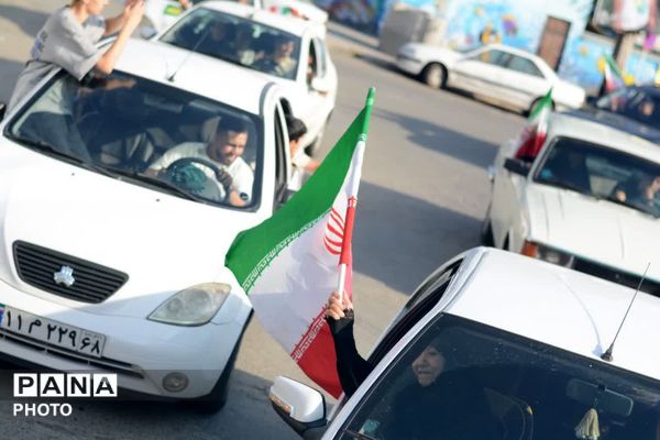 رژه خودرویی در کرج به مناسبت عید غدیر 