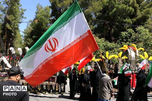 مردم در میدان، پای کار انقلاب اسلامی