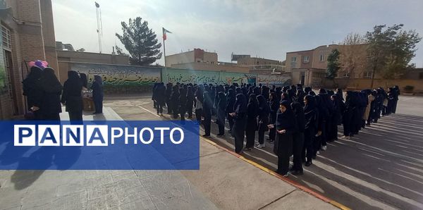 گرامیداشت هفته دفاع مقدس همزمان با آغاز سال تحصیلی در دبیرستان کوثر جلگه رخ